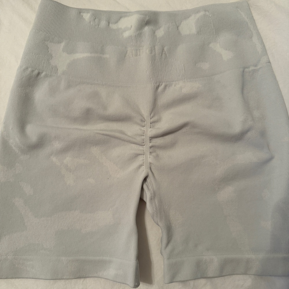 Light grey camo aurola short